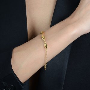 Pulseira Dourada com Pingentes de Búzios